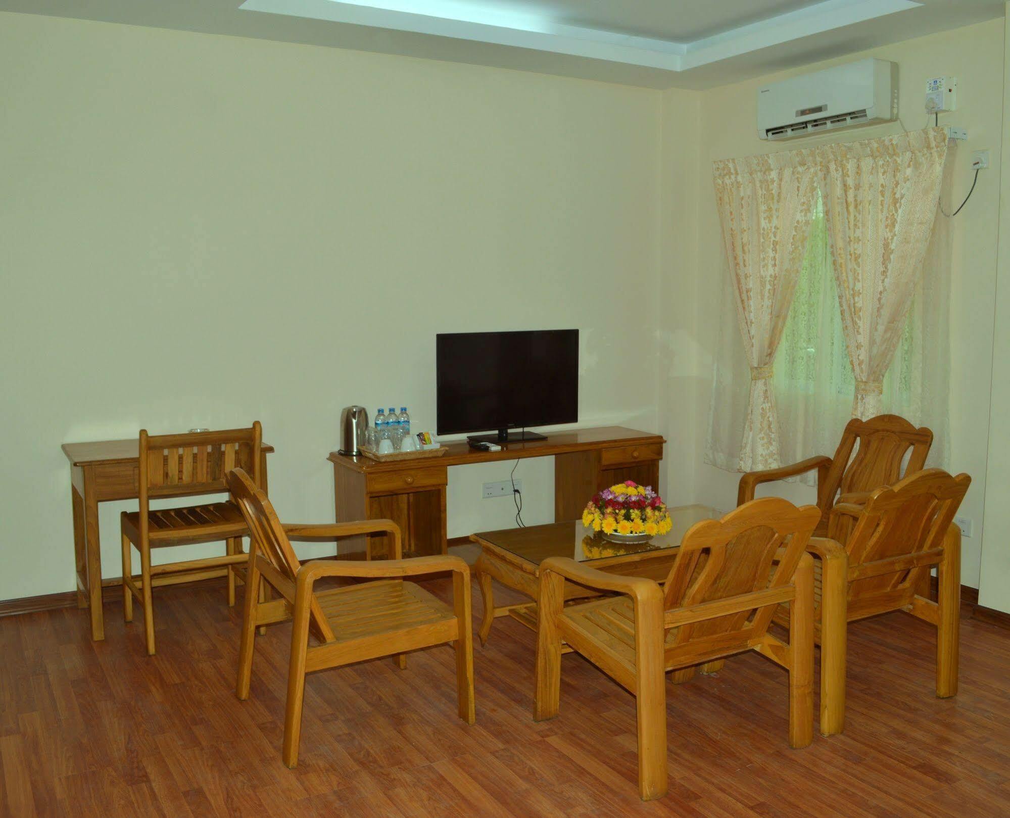 Shwe Poe Eain Hotel New Bagan Exterior photo